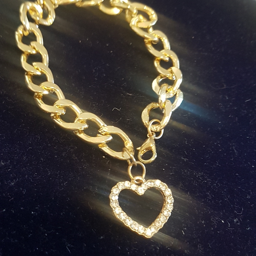 Pretty link- bracelet.